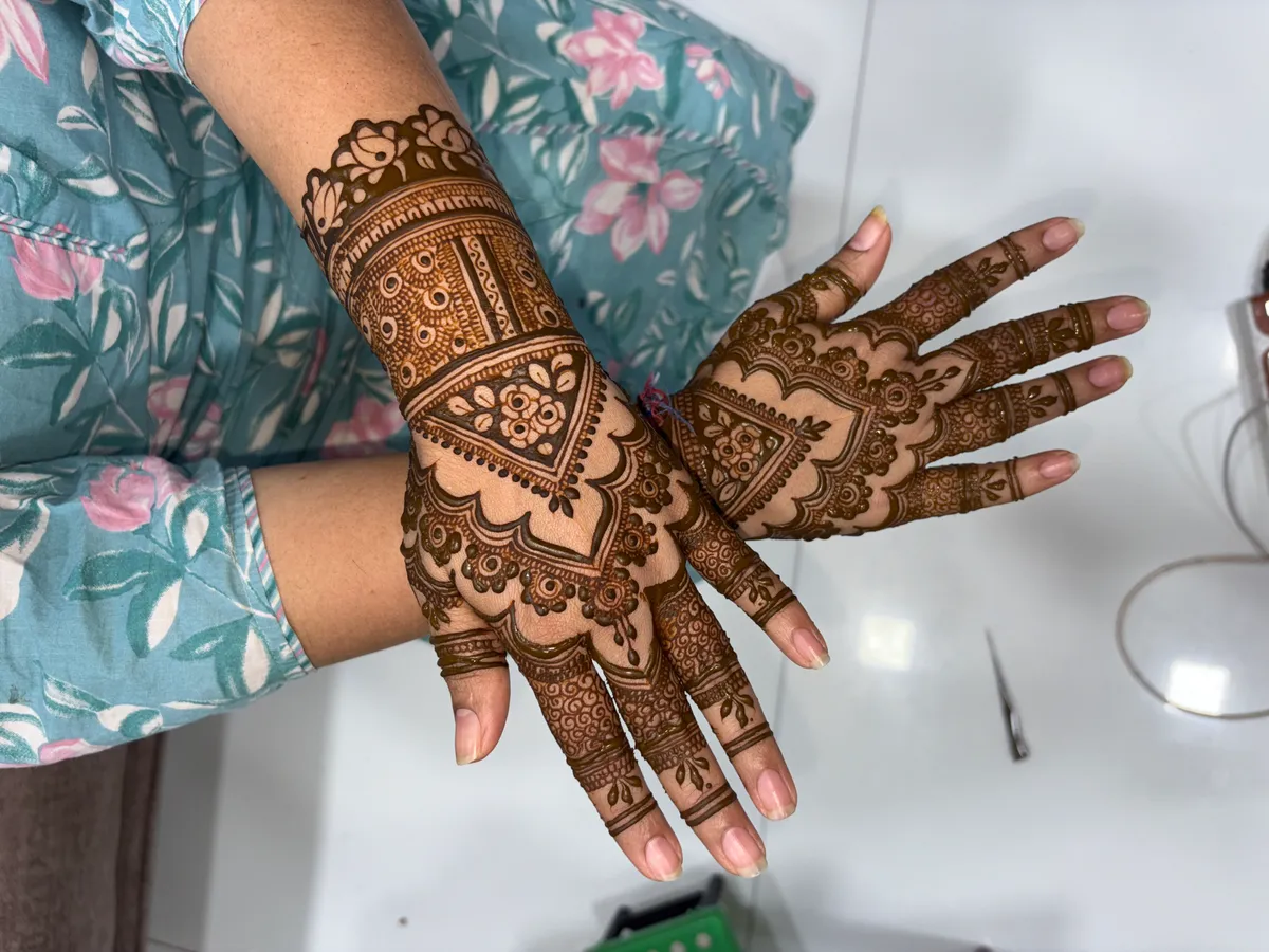 Wrist Cuff henna design by Shraddha Parmar